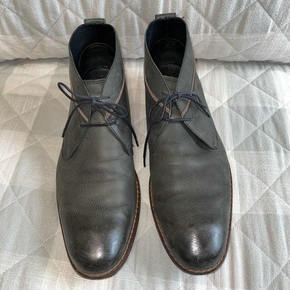 COLE HAAN CHUKKA BOOTS